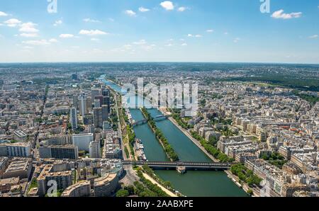 Vista città con ponti sulla Senna, vista dalla Torre Eiffel, Parigi, Francia Foto Stock