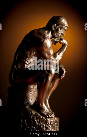 Rodin il pensatore - Replica statua in bronzo Foto Stock