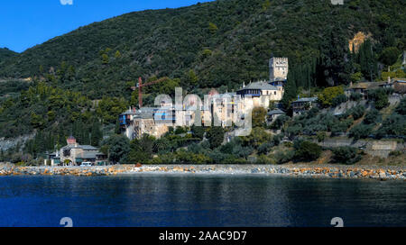 Penisola di Athos, Grecia. Il monastero di Dochiariou, fondata nel X secolo, situato nella Repubblica monaci sulla penisola di Athos. Vista dal Foto Stock