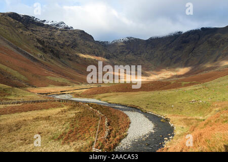 Mosedale e la vista verso il Pilastro e Red Pike, Wasdale, Lake District, Cumbria, Regno Unito Foto Stock