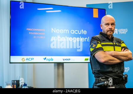 DEN HAAG, 21-11-2019, la polizia olandese sindacati fare una dichiarazione circa workpressure per funzionari di polizia per le strade. Dicono che è troppo ed è tempo per l'azione. Foto Stock