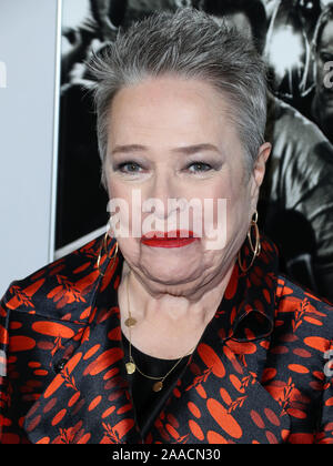 Hollywood, Stati Uniti. Xx Nov, 2019. HOLLYWOOD e LOS ANGELES, CALIFORNIA, STATI UNITI D'America - 20 novembre: attrice Kathy Bates arriva all'AFI FEST 2019 - Premiere della Warner Bros Foto" "Richard Jewell" tenutasi presso la leva TCL Chinese Theatre IMAX il 20 novembre 2019 a Hollywood e Los Angeles, California, Stati Uniti. (Foto di Xavier COLLIN/Image Press Agency) Credito: Image Press Agency/Alamy Live News Foto Stock