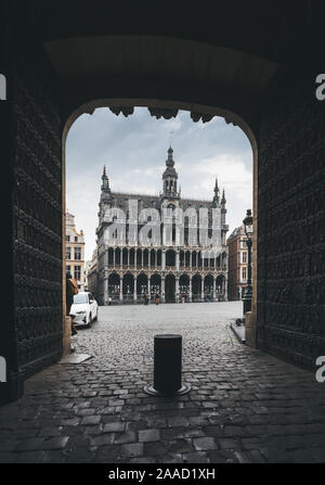 Edificio chiamato il re House o la Maison du Roi o il museo della città di Bruxelles nella principale piazza Grand Place di Bruxelles in Belgio Foto Stock