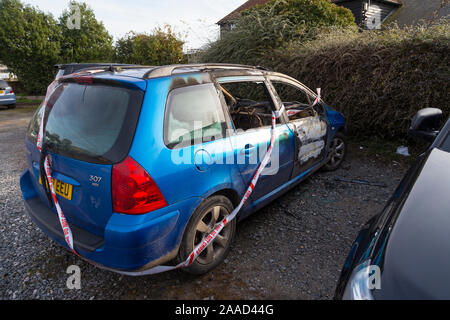 Abbandonato bruciato auto, parcheggio, segala, Regno Unito Foto Stock