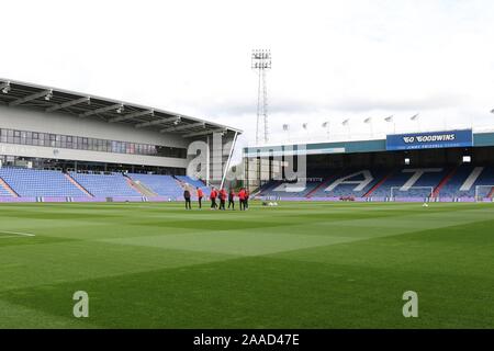 Oldham Athletic FC v Cheltenham Town FC a Boundary Park (Sky scommessa lega due - 5 ottobre 2019) - i giocatori arrivano a Boundary Park immagine da parte di un Foto Stock