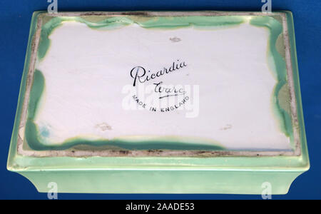 Art Deco ceramica scatola di sigarette Ricardia Ware Foto Stock
