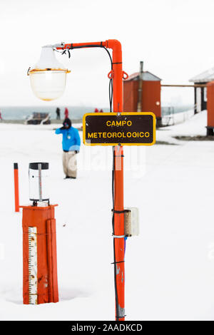 Stazione meteo alla base Orcadas, un argentino stazione scientifica in Laurie isola, a sud delle Isole Orkney, Antartide, febbraio 2014. Foto Stock