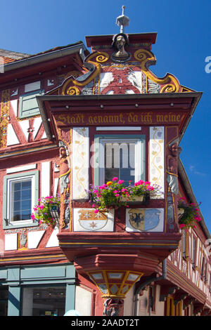 Deutschland,Assia; Seligenstadt,Erker am Einhardhaus,erbaut 1596 mit dem Ausspruch Karls des Großen: "Selig sei die Stadt genannt, da ich meine Tocht Foto Stock