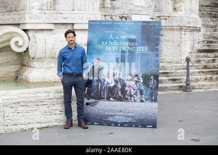 Roma, Italia. Xxi Nov, 2019. Andrea Sartoretti Photocall del film italiano 'a Tor Bella Monaca non piove mai' in Piazza Cavour a Roma (Foto di Matteo Nardone/Pacific Stampa) Credito: Pacific Press Agency/Alamy Live News Foto Stock