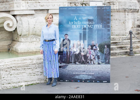 Roma, Italia. Xxi Nov, 2019. Antonia Liskova Photocall del film italiano 'a Tor Bella Monaca non piove mai' in Piazza Cavour a Roma (Foto di Matteo Nardone/Pacific Stampa) Credito: Pacific Press Agency/Alamy Live News Foto Stock