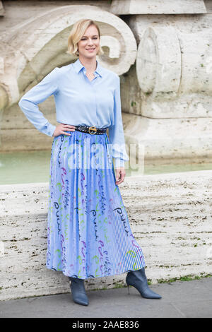 Roma, Italia. Xxi Nov, 2019. Antonia Liskova Photocall del film italiano 'a Tor Bella Monaca non piove mai' in Piazza Cavour a Roma (Foto di Matteo Nardone/Pacific Stampa) Credito: Pacific Press Agency/Alamy Live News Foto Stock