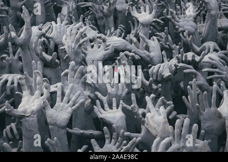 Mani sculture in Wat Rong Khun, famoso tempio bianco in Chiang Rai, Thailandia Foto Stock