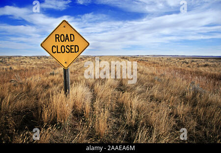 Cartello stradale in der Prärie - Saskatchewan, Kanada Foto Stock