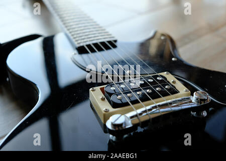 Chitarra elettrica ponte closeup Foto Stock