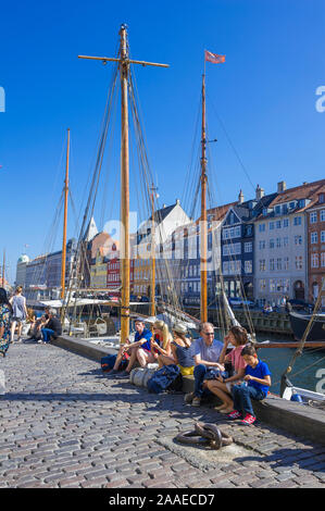 Ormeggiate barche a vela in canale in Copenhagen, Danimarca Foto Stock