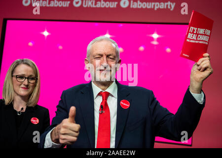 Birmingham, Regno Unito. Xxi Nov, 2019. Leader laburista Jeremy Corbyn lancia il Partito Laburista alle elezioni generali del manifesto in Birmingham. Il Regno Unito è impostato per tenere le elezioni generali giovedì 12 dicembre con i sondaggi stretti tra Jeremy Corbyn e Boris Johnson. Credito: Benjamin Wareing/Alamy Live News Foto Stock