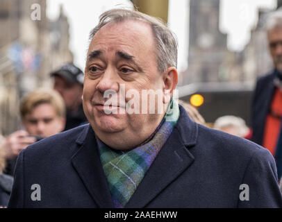 Edimburgo, Scozia, Regno Unito - 21 novembre 2019 - l'ex primo ministro di Scozia, Alex Salmond, al di fuori della Alta Corte in Edinburgh Foto Stock