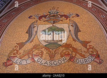 Lasciar fiorire di Glasgow il mosaico, il Glasgow stemma: bird, albero, Campana e pesce, dal City Chambers e George Square, Scozia, G2 1DU Foto Stock