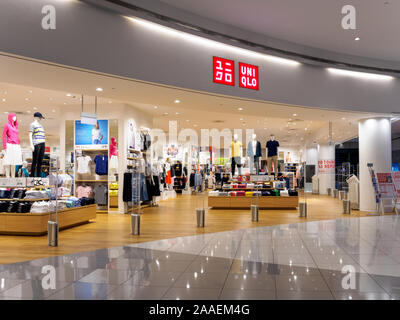 SINGAPORE - 6 Maggio 2019 - facciata di un Uniqlo abbigliamento retail outlet a Suntec City Mall, Singapore Foto Stock