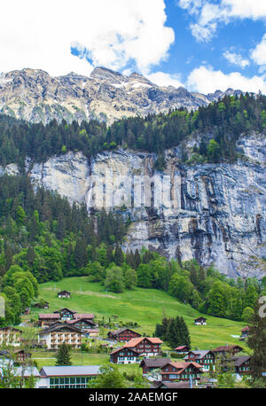 Lauterbrunnen. Alpi svizzere. Valle delle Cascate. Villaggio di montagna Foto Stock