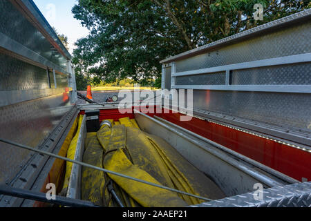 Camion dei pompieri vano del tubo flessibile. Foto Stock