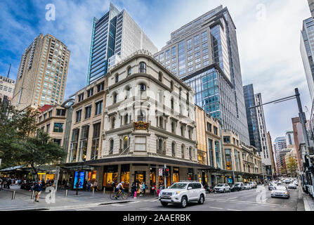 Intersezione di Re e Pitt Street nel cuore del CBD di Sydney, Nuovo Galles del Sud, Australia Foto Stock