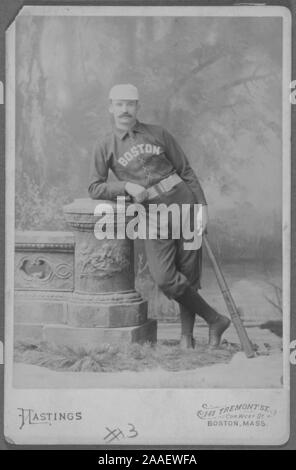 Monocromatico a piena lunghezza di tiro del giocatore di baseball Michael 'king' Kelly del Boston Braves (ora Atlanta Braves), dal fotografo George H. Hastings, 1887. Dalla Biblioteca Pubblica di New York. () Foto Stock