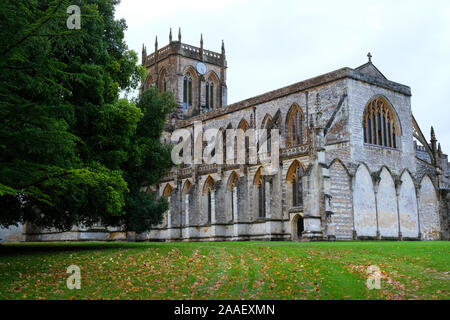 La medievale Abbazia di Milton, ora parte di Milton Abbey Scholl, Dorset, Regno Unito - Giovanni Gollop Foto Stock