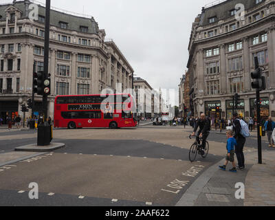 LONDON, Regno Unito - CIRCA NEL SETTEMBRE 2019: Oxford Circus Foto Stock