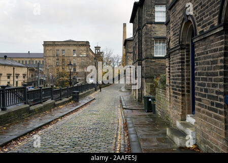 Saltaire model village con sale di mulino in centro vicino a Bradford, West Yorkshire, Regno Unito Foto Stock