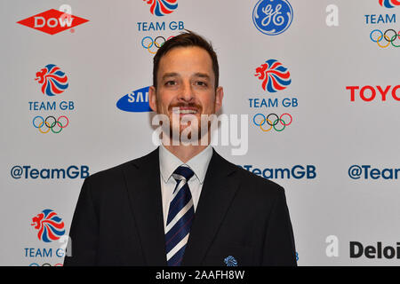 Londra, Regno Unito. 21 Nov, 2019. S. Benson durante il Team 2019 GB Palla al vecchio Billingsgate giovedì, 21 novembre 2019 a Londra, Regno Unito. Credito: Taka G Wu/Alamy Live News Foto Stock