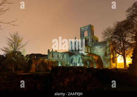 Abbazia di Kirkstall di notte. Foto Stock