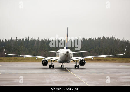 Gothenburg, Svezia. 3 Novembre, 2019. Lufthansa un aeromobile di tipo Airbus A320 con registrazione D-AIUB visto all'aeroporto di Landvetter. Credito: Karol Serewis SOPA/images/ZUMA filo/Alamy Live News Foto Stock