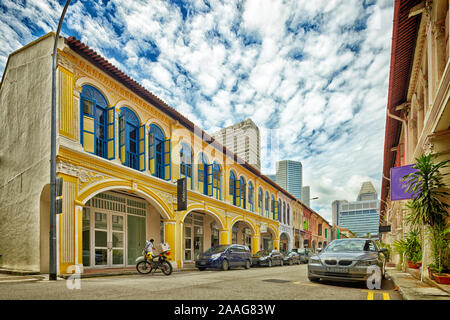 Negozi-case fuori North Bridge Road vicino alla Biblioteca Nazionale a Singapore il 15 luglio 2012. Foto Stock