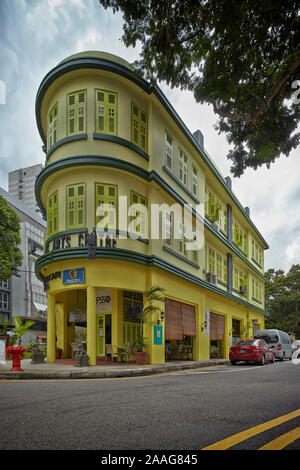 SINGAPORE - 15 Luglio: Selegie Arts Center su Selegie Road a Singapore il 15 luglio 2012. Questa tradizionale casa cittadina con le sue finestre con persiane è home Foto Stock