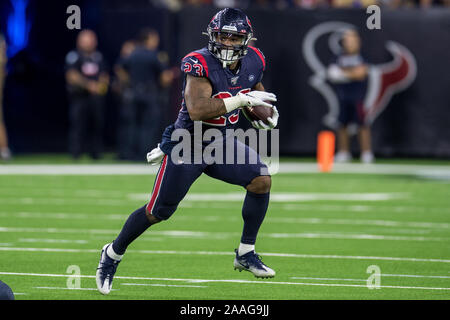 Houston, TX, Stati Uniti d'America. Xxi Nov, 2019. Houston Texans running back Carlos Hyde (23) porta la palla durante il primo trimestre di NFL di una partita di calcio tra la Indianapolis Colts e Houston Texans al NRG Stadium di Houston, TX. Trask Smith/CSM/Alamy Live News Foto Stock
