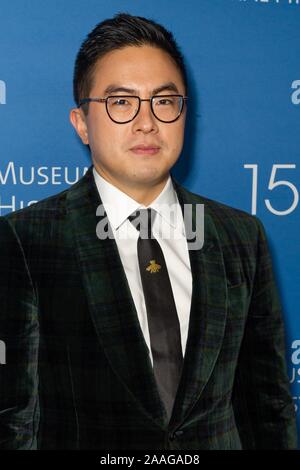 New York, NY, STATI UNITI D'AMERICA. Xxi Nov, 2019. Bowen Yang presso gli arrivi per il Museo Americano di Storia Naturale Il Museo 2019 Gala, il Museo Americano di Storia Naturale, New York, NY Novembre 21, 2019. Credito: Jason Smith/Everett raccolta/Alamy Live News Foto Stock