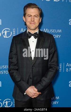 New York, NY, STATI UNITI D'AMERICA. Xxi Nov, 2019. Alex Moffat presso gli arrivi per il Museo Americano di Storia Naturale Il Museo 2019 Gala, il Museo Americano di Storia Naturale, New York, NY Novembre 21, 2019. Credito: Jason Smith/Everett raccolta/Alamy Live News Foto Stock