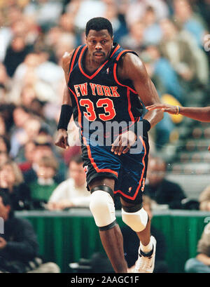 New York Knicks #33 Patrick Ewing durante la partita contro i Boston Celtics al Fleet Center di Boston MA USA Feb26,1999 foto di bill belknap Foto Stock