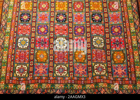 Tradizionali fatti a mano tappeti marocchini. Foto Stock