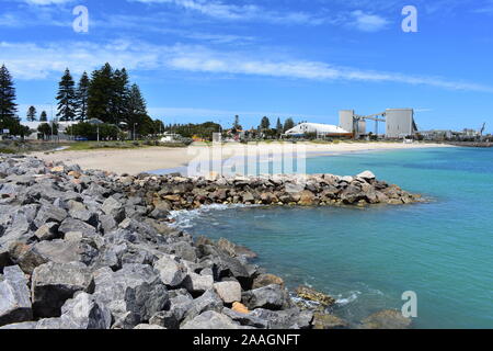 Marina rocce accanto alla spiaggia foreshore Geraldton Foto Stock