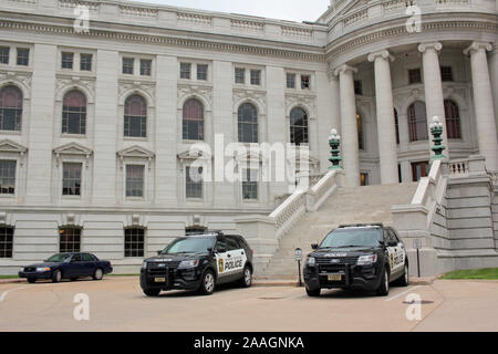 Capitale dello stato del dipartimento di polizia di veicoli ourside Wisconsin State Capitol Building, Madison, Wisconsin, STATI UNITI D'AMERICA Foto Stock