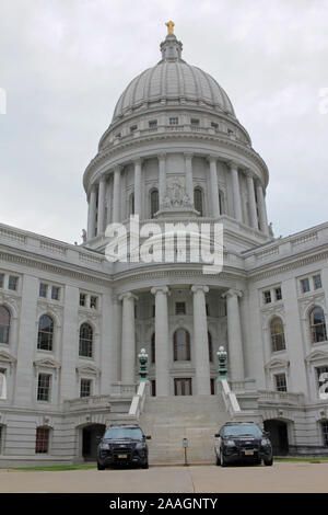 Capitale dello stato del dipartimento di polizia di veicoli ourside Wisconsin State Capitol Building, Madison, Wisconsin, STATI UNITI D'AMERICA Foto Stock