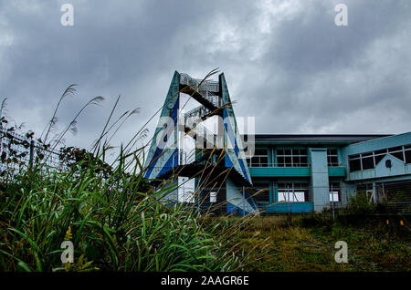 Scuola dopo Fukushima tsunami, Giappone Foto Stock