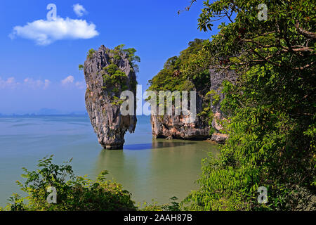 Markante Felsformation auf Khao Antonello Kan Isola, auch Isola di James Bond, Thailandia Foto Stock