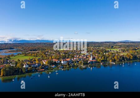 Seeshaupt presso il lago di Starnberg, dietro Osterseen, vista aerea, Funfseenland, Alta Baviera, Baviera, Germania Foto Stock
