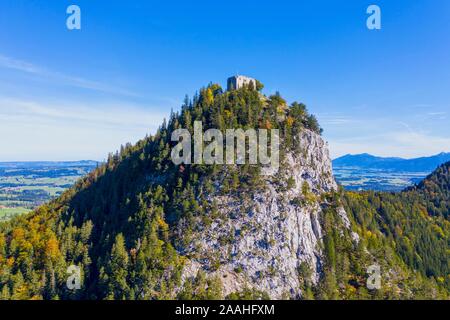 Il castello di collina, il castello di rovina Falkenstein, vicino a Pfronten, Ostallgau, Allgau, vista aerea, Svevia, Baviera, Germania Foto Stock