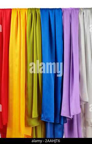 Verticale Satinato colorato tende isolati su sfondo bianco. Foto Stock