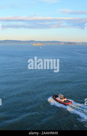 Alcatraz e traghetto Foto Stock