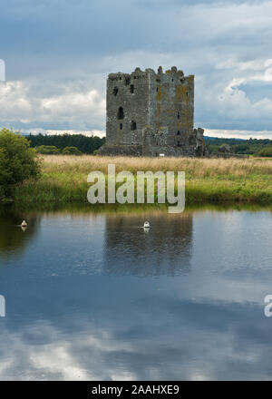 Castello Threave casa torre e fortezza in piedi accanto al fiume Dee. Dumfries, Scozia Foto Stock